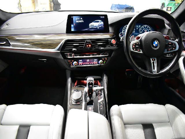 BMW M5 2018 Image 31