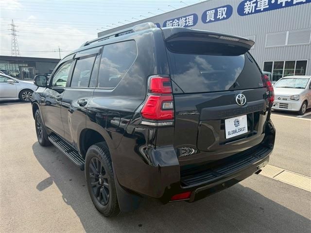 TOYOTA LANDCRUISER PRADO 2023 Image 31