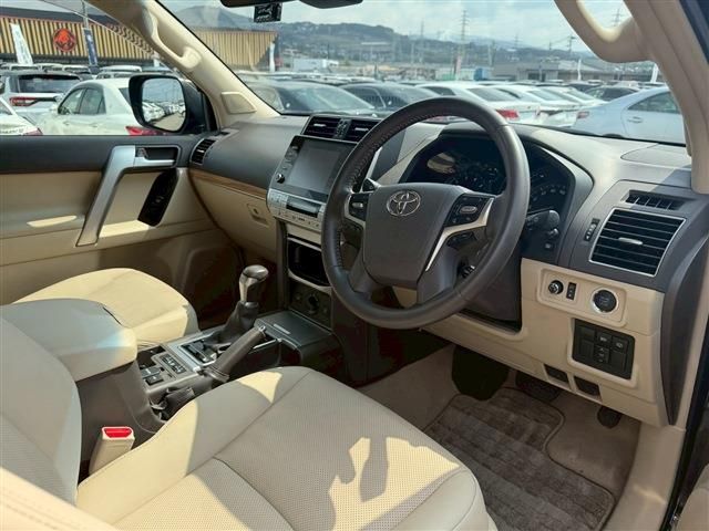 TOYOTA LANDCRUISER PRADO 2023 Image 31