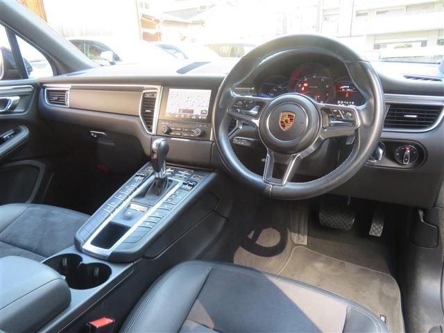 PORSCHE MACAN 2017 Image 31