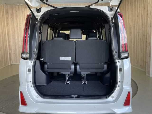 TOYOTA NOAH HYBRID 2019 Image 31