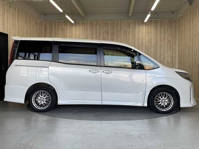 TOYOTA NOAH HYBRID 2019 Image 31