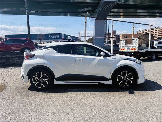 TOYOTA C-HR 2017 Image 31