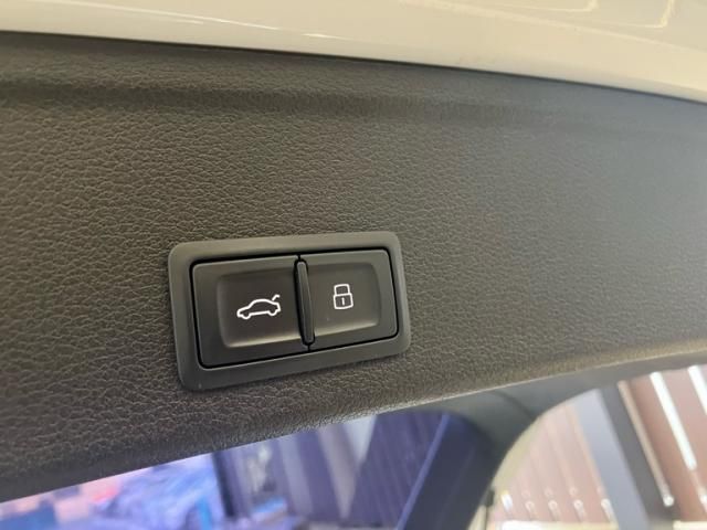 AUDI A4 AVANT 2016 Image 31