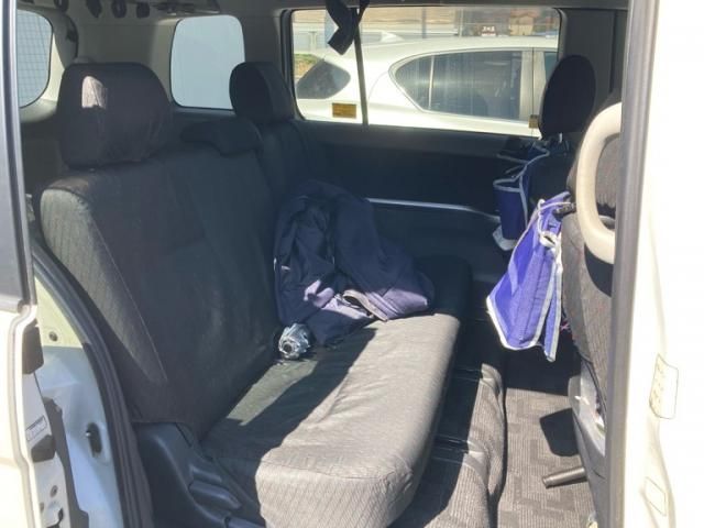 TOYOTA ISIS 2008 Image 31