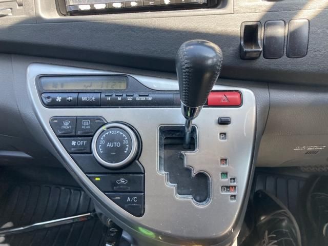 TOYOTA ISIS 2008 Image 31