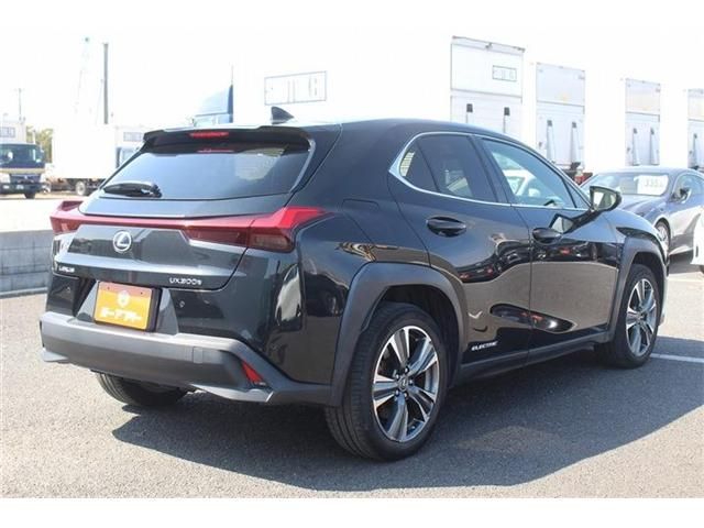 TOYOTA LEXUS UX300E 2021 Image 31
