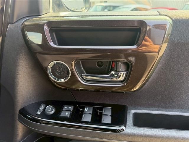 HONDA N BOX CUSTOM 2018 Image 31