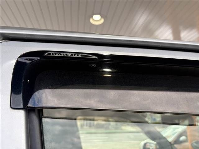 TOYOTA REGIUSACE VAN 2WD 2012 Image 31