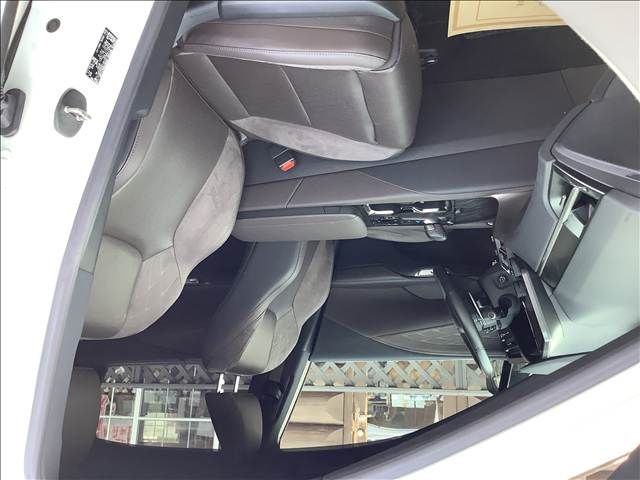 TOYOTA LEXUS RX450H+ 2023 Image 31