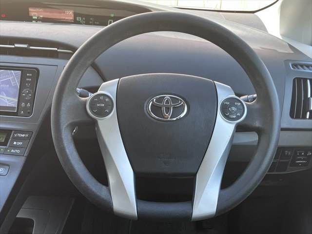 TOYOTA PRIUS 2011 Image 31
