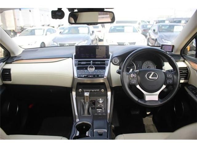 TOYOTA LEXUS NX300 AWD 2018 Image 31