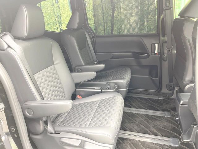 TOYOTA VOXY HYBRID 2024 Image 31