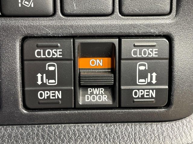 TOYOTA VOXY 2019 Image 31