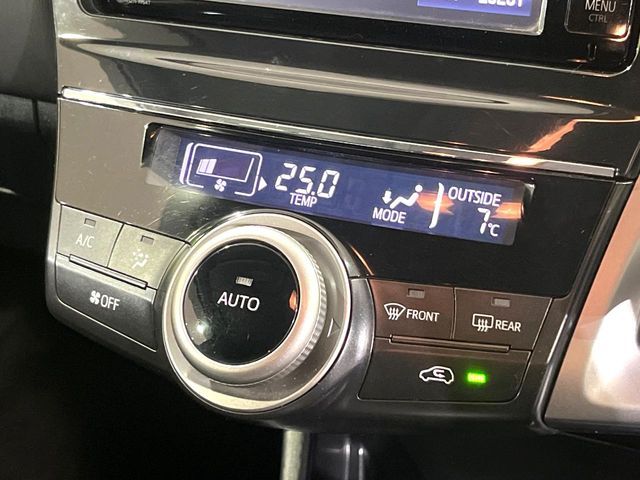 TOYOTA PRIUS ALPHA 2015 Image 31