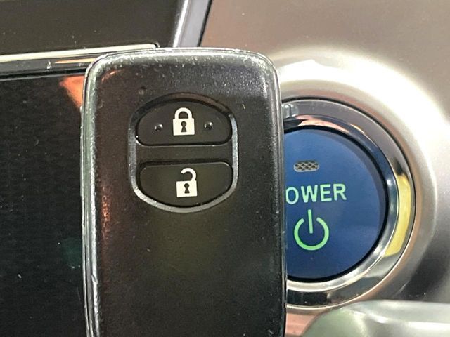 TOYOTA PRIUS ALPHA 2015 Image 31