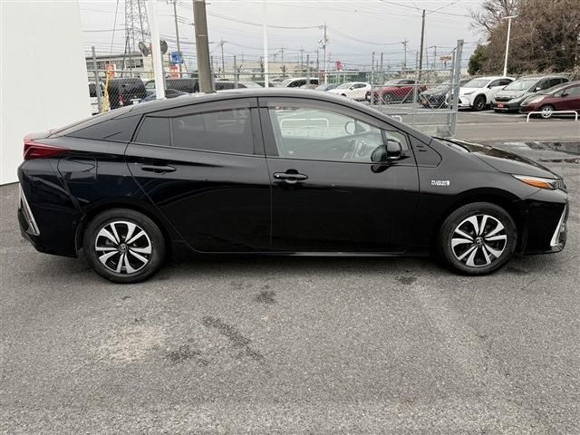 TOYOTA PRIUS PHV 2017 Image 31