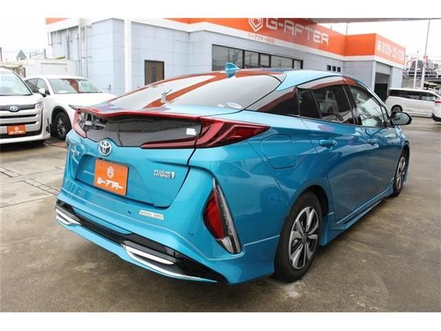 TOYOTA PRIUS PHV 2017 Image 31