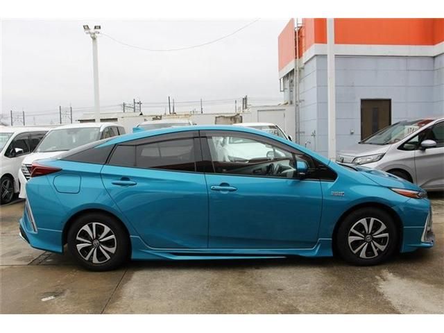 TOYOTA PRIUS PHV 2017 Image 31