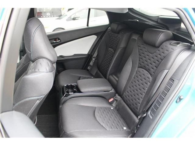 TOYOTA PRIUS PHV 2017 Image 31