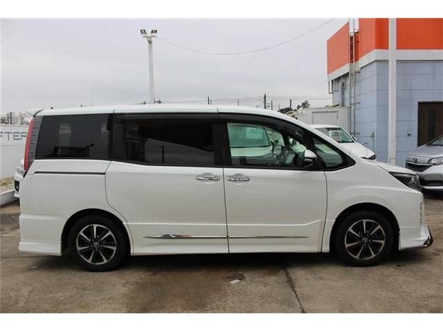 TOYOTA NOAH 2018 Image 31