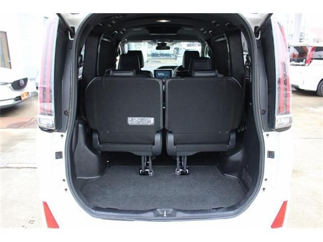 TOYOTA NOAH 2018 Image 31