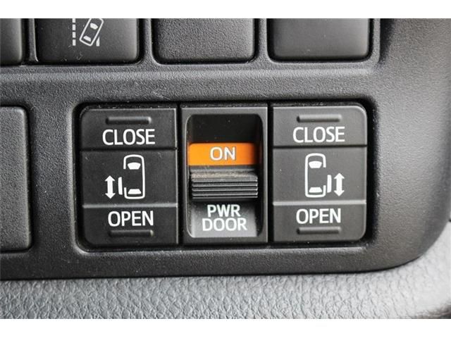 TOYOTA NOAH HYBRID 2018 Image 31