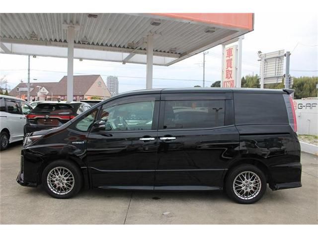 TOYOTA NOAH HYBRID 2018 Image 31