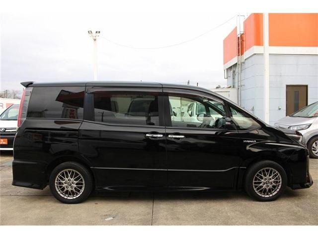 TOYOTA NOAH HYBRID 2018 Image 31