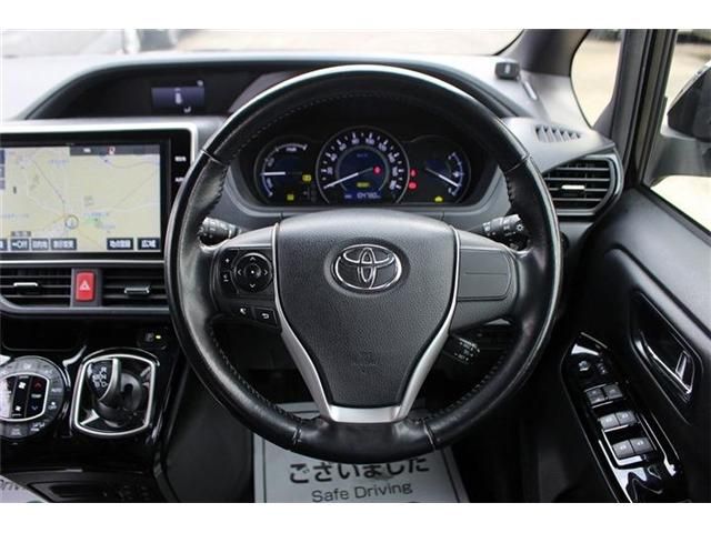 TOYOTA NOAH HYBRID 2018 Image 31