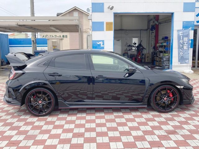 HONDA CIVIC HATCHBACK 2018 Image 31