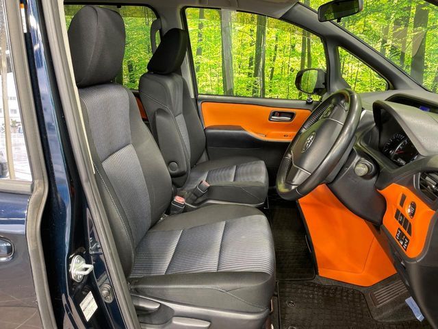 TOYOTA VOXY 2014 Image 31