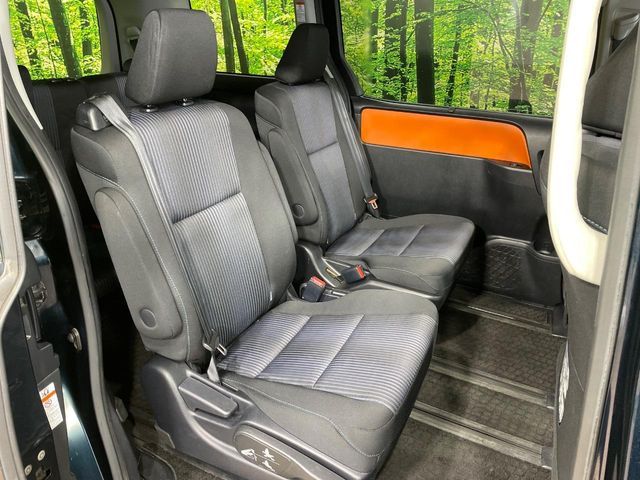 TOYOTA VOXY 2014 Image 31