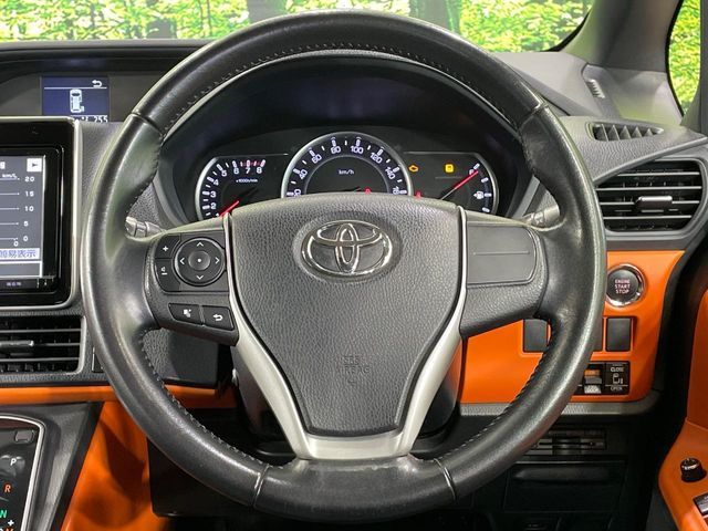 TOYOTA VOXY 2014 Image 31