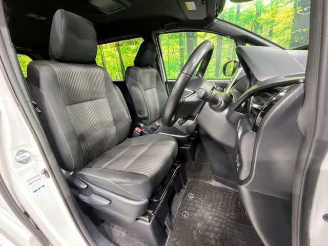 TOYOTA VOXY 4WD 2019 Image 31