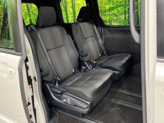 TOYOTA VOXY 4WD 2019 Image 31