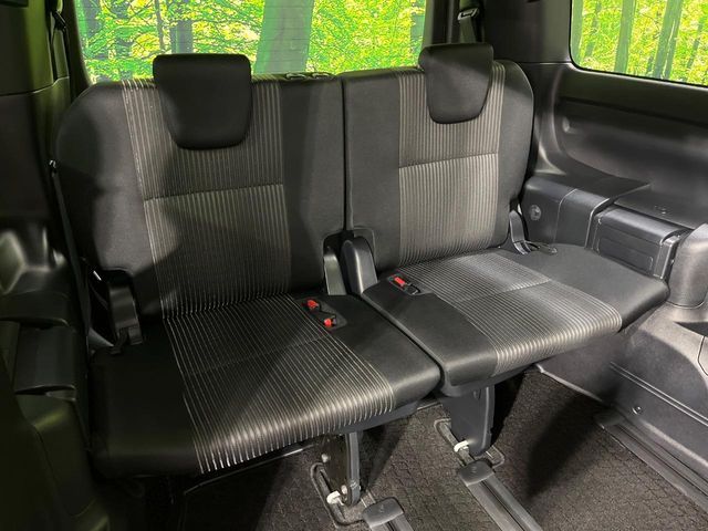 TOYOTA VOXY 4WD 2019 Image 31