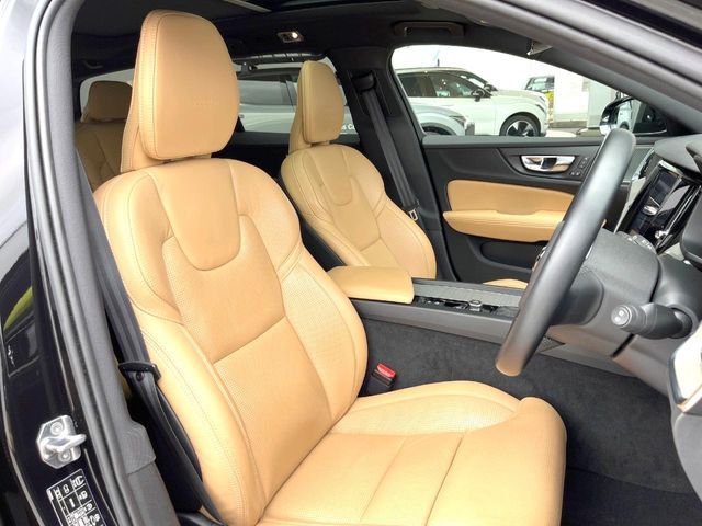 VOLVO V60 2020 Image 31