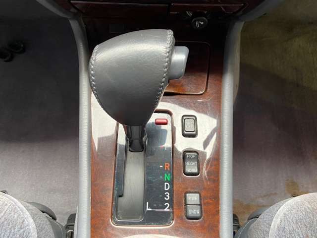 TOYOTA CROWN MAJESTA 1998 Image 31