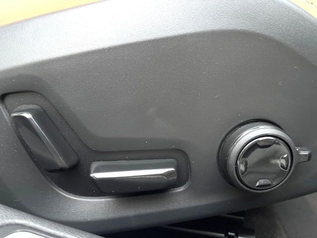 VOLVO V60 2023 Image 31