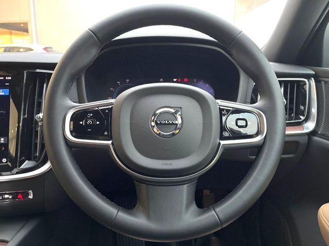 VOLVO V60 2023 Image 31