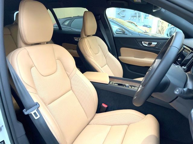 VOLVO V60 2023 Image 31