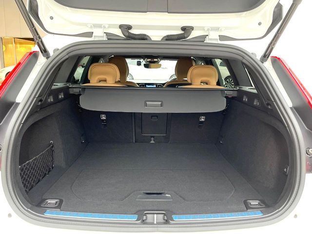 VOLVO V60 2023 Image 31