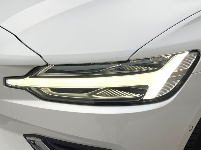 VOLVO V60 2023 Image 31