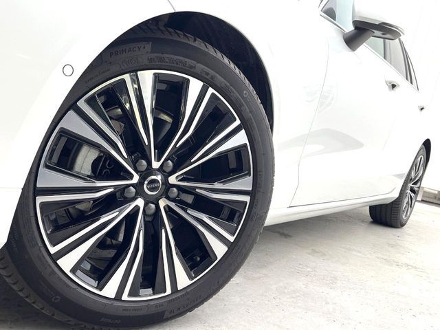 VOLVO V60 2023 Image 31