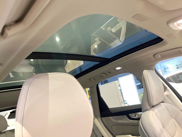VOLVO XC60 2023 Image 31