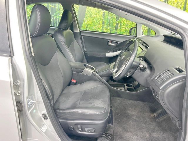 TOYOTA PRIUS 2012 Image 31