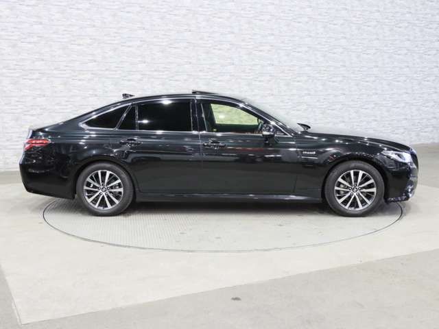 TOYOTA CROWN SEDAN HYBRID 2018 Image 31