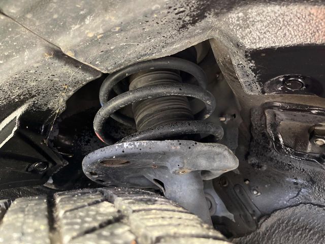 TOYOTA HARRIER HYBRID 2015 Image 31