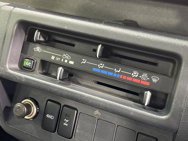 DAIHATSU HIJET TRUCK 4WD 2016 Image 31